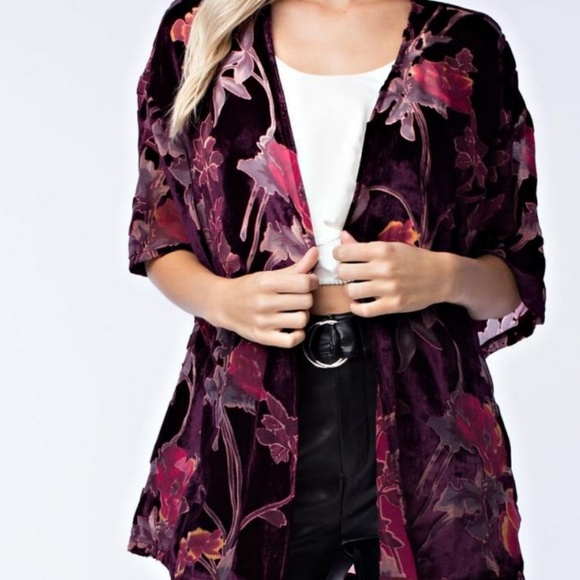 LAST ONE Boutique Honey Punch Velvet Floral Kimono - Picture 2 of 6
